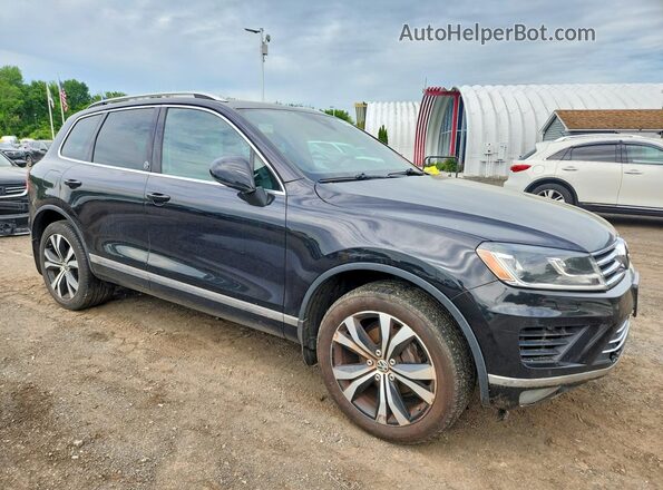 WVGRF7BP9HD000586 2017 VOLKSWAGEN TOUAREG Black Przód prawy