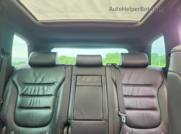 WVGRF7BP9HD000586 2017 VOLKSWAGEN TOUAREG Black Widok tylnych siedzeń