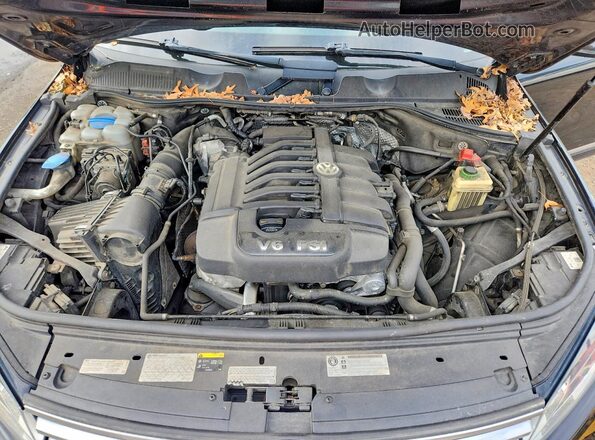 WVGRF7BP9HD000586 2017 VOLKSWAGEN TOUAREG Black Widok komory silnika