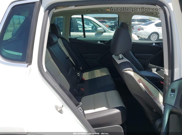 WVGRV7AX8HK003205 2017 VOLKSWAGEN TIGUAN White VIN կոդի պիտակի տեսք