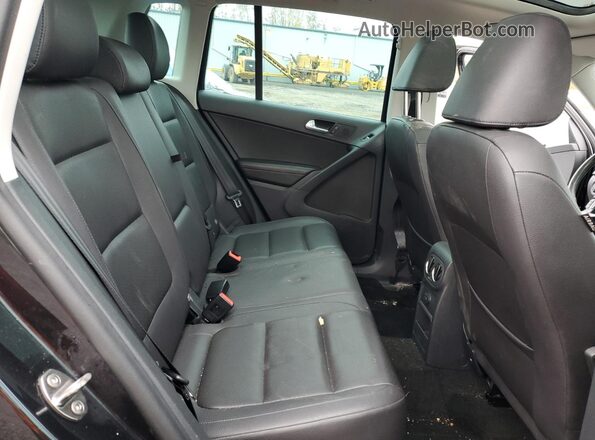 WVGRV7AX8HK014589 2017 VOLKSWAGEN TIGUAN Black უკანა სალონის ხედი