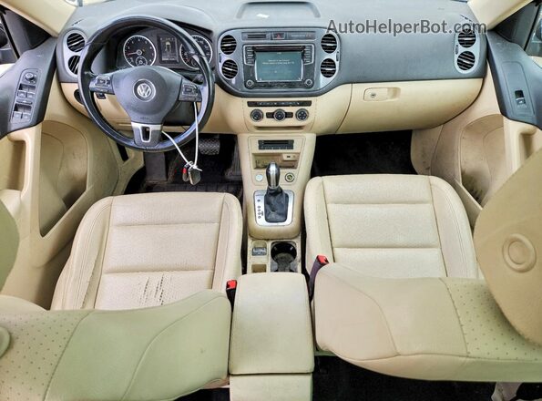WVGSV7AX0HK010554 2017 VOLKSWAGEN TIGUAN Черный Вид панели приборов