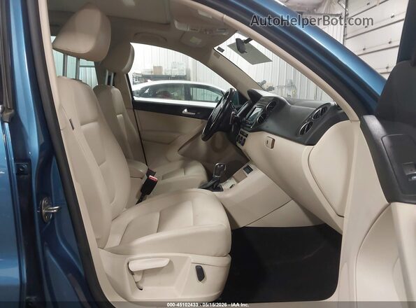 WVGSV7AX8HW501589 2017 VOLKSWAGEN TIGUAN Blue 
