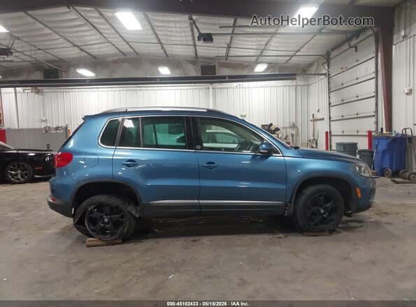 WVGSV7AX8HW501589 2017 VOLKSWAGEN TIGUAN Blue 