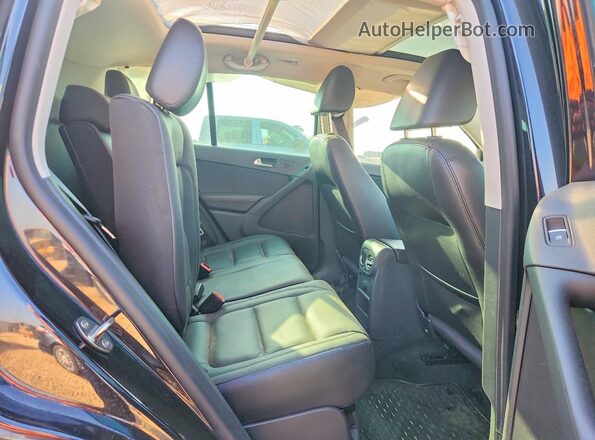 WVGTV7AX3HK020029 2017 VOLKSWAGEN TIGUAN Black უკანა სალონის ხედი