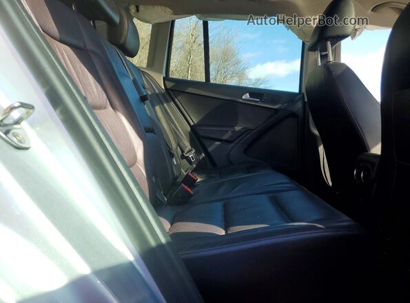 WVGUV7AX2HW509633 2017 VOLKSWAGEN TIGUAN Silver Vista interior trasera