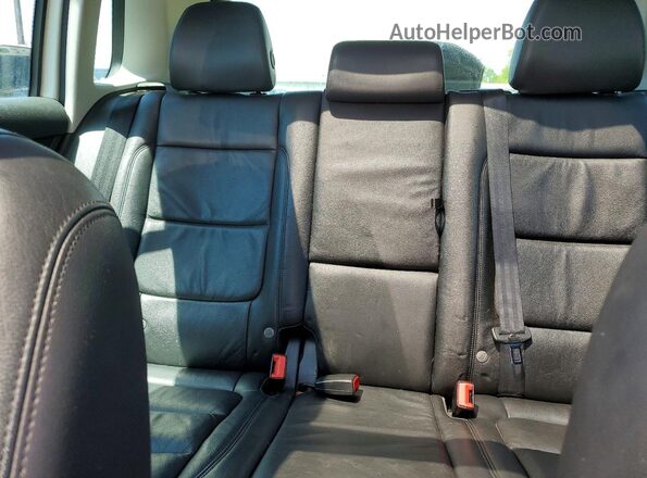 WVGUV7AX6HW507206 2017 VOLKSWAGEN TIGUAN White უკანა სავარძლების ხედი