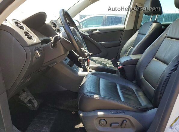 WVGUV7AX6HW507206 2017 VOLKSWAGEN TIGUAN White წინა სალონის ხედი