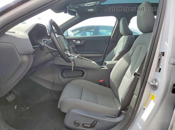 YSMED3KA9PL125318 2023 POLESTAR 2 Silver წინა სალონის ხედი