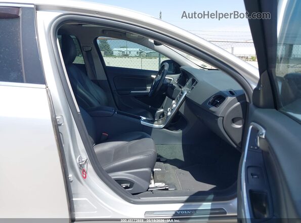 YV126MFK8G2393908 2016 VOLVO S60 Silver Սալոնի դիմացի տեսք