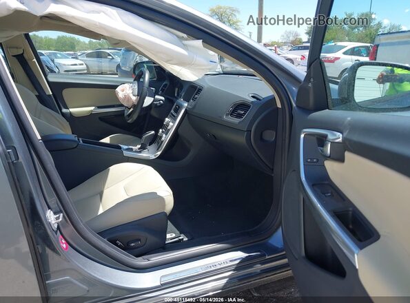 YV126MFL3J2450113 2018 VOLVO S60 Серый Вид салона спереди