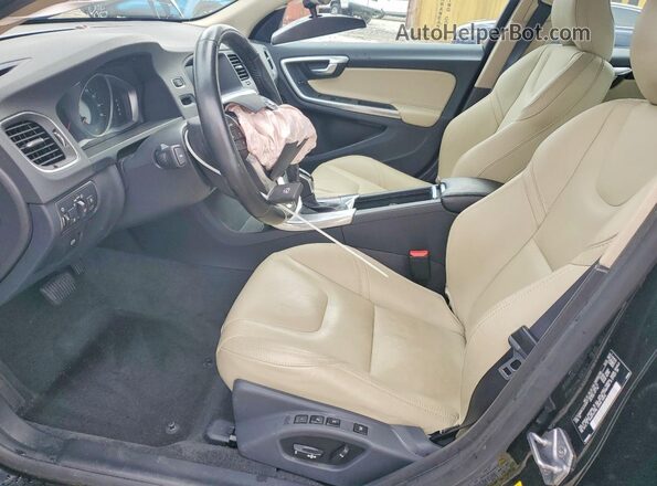 YV126MFL5J2453577 2018 VOLVO S60 Black Вид салону спереду