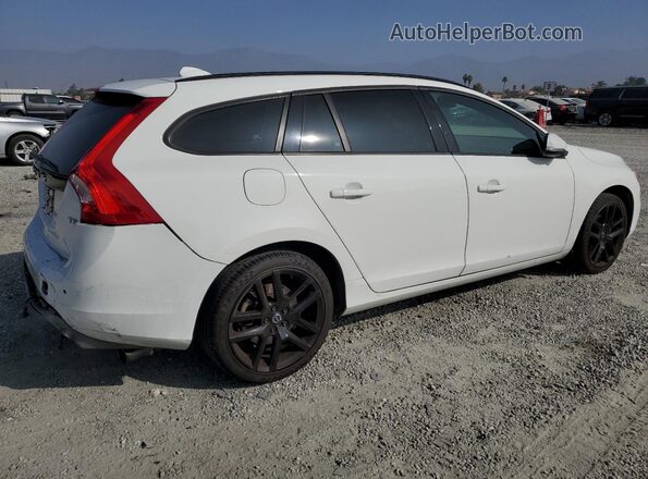 YV140MEL1J2392563 2018 VOLVO V60 White 
