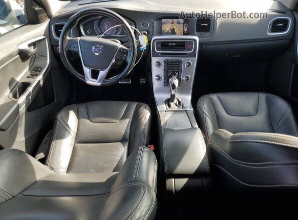 YV140MEL1J2392563 2018 VOLVO V60 White 