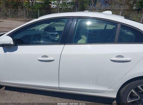 YV140MTL8H2437107 2017 VOLVO S60 White Widok wnętrza 360 stopni