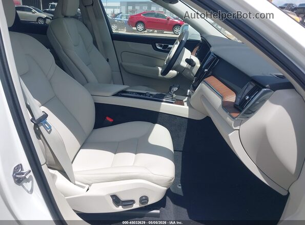 YV4102DK0M1845794 2021 VOLVO XC60 Белый 