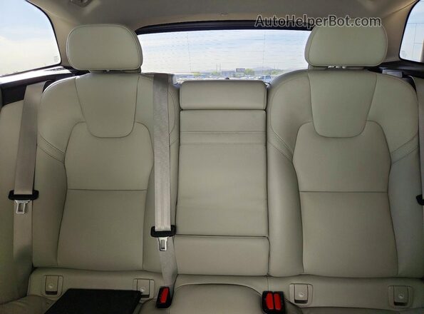 YV4102DK2M1863245 2021 VOLVO XC60 White 