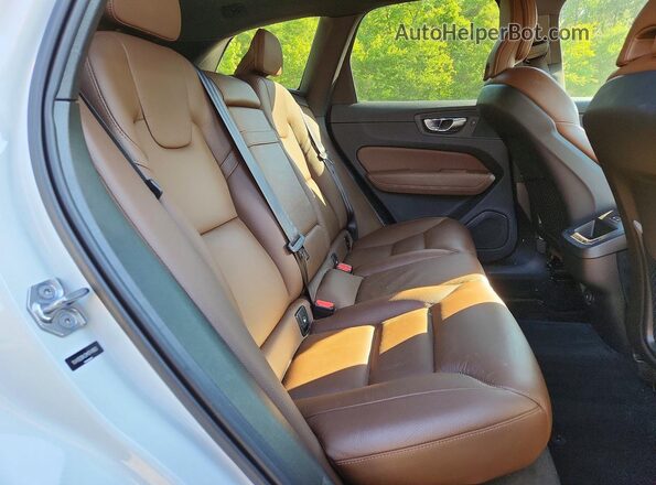 YV4102RK2M1741963 2021 VOLVO XC60 White 