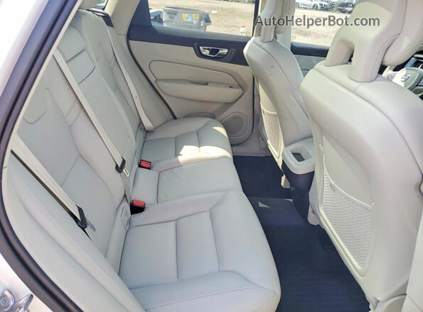 YV4102RK3J1065096 2018 VOLVO XC60 White Vista interior trasera