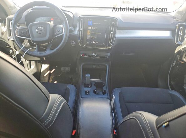 YV4162UK0L2176675 2020 VOLVO XC40 White Вид панелі приладів