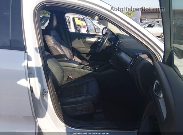 YV4162UK0M2572980 2021 VOLVO XC40 White Vista interior delantera