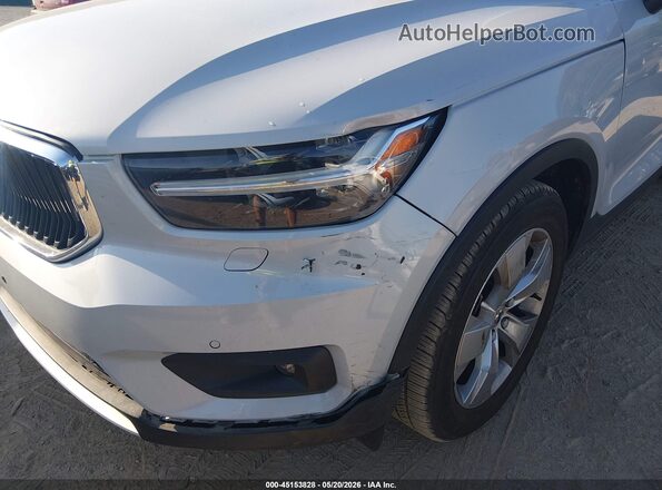 YV4162UK0M2572980 2021 VOLVO XC40 White Vista frontal