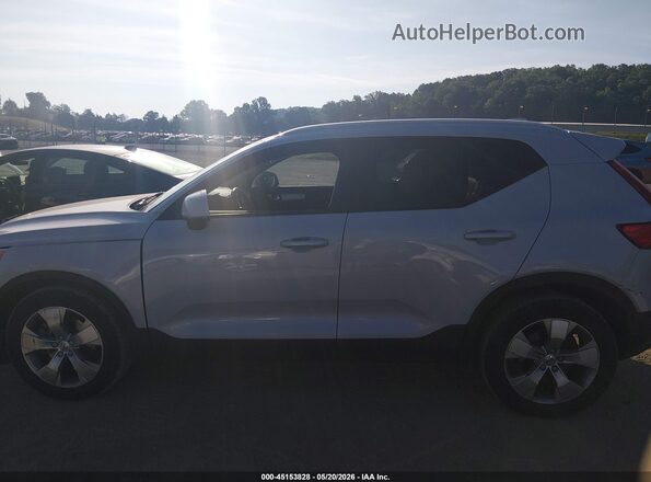 YV4162UK0M2572980 2021 VOLVO XC40 White Vista interior de 360 grados