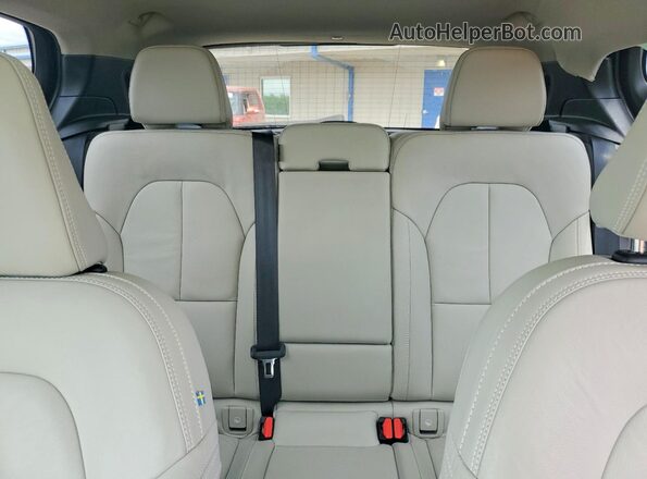 YV4162UK0N2652345 2022 VOLVO XC40 Черный 