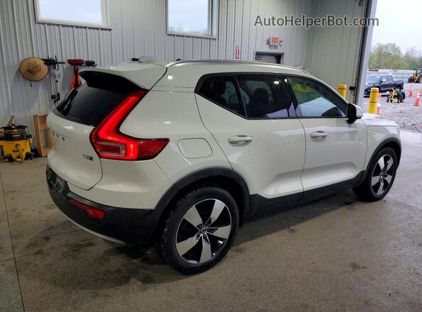 YV4162UK2L2204086 2020 VOLVO XC40 White Rear right