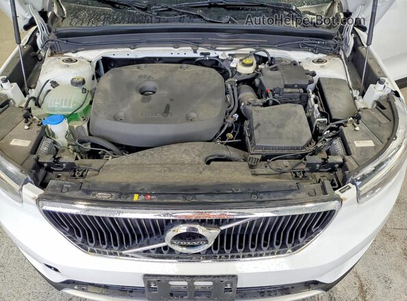 YV4162UK2L2204086 2020 VOLVO XC40 White Engine compartment view