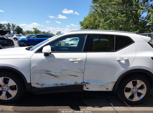YV4162UK8K2060929 2019 VOLVO XC40 White 
