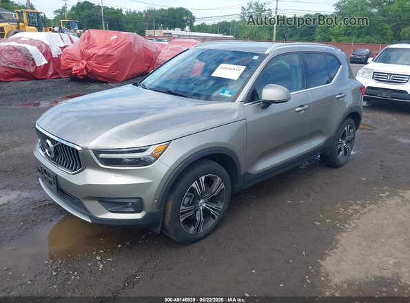 YV4162UL2M2482237 2021 VOLVO XC40 Brown Front view
