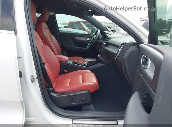YV4162UL3M2569659 2021 VOLVO XC40 White 