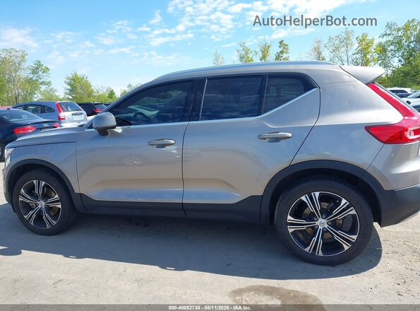 YV4162UL7M2561645 2021 VOLVO XC40 Gray 360 interior view
