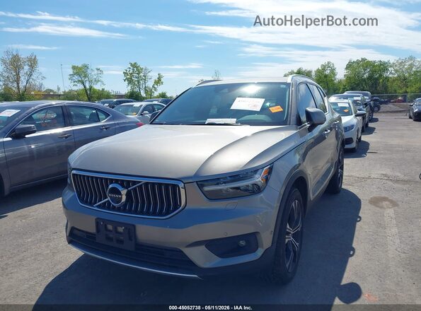 YV4162UL7M2561645 2021 VOLVO XC40 Gray Front left