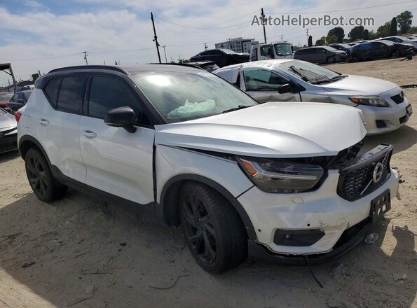 YV4162UM2K2130331 2019 VOLVO XC40 White Front right