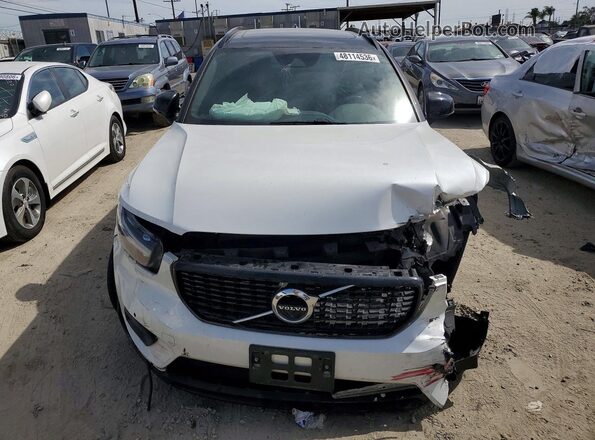 YV4162UM2K2130331 2019 VOLVO XC40 White Front view