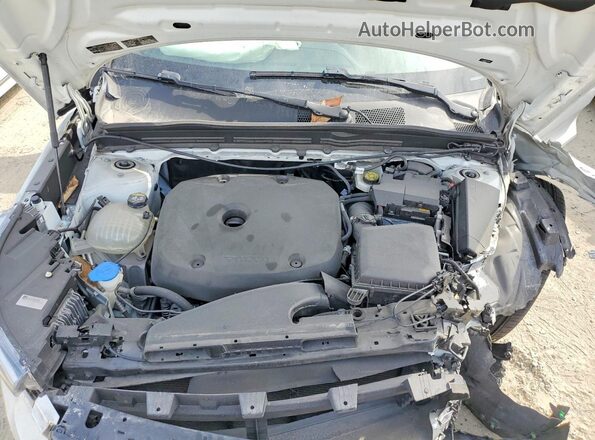 YV4162UM2K2130331 2019 VOLVO XC40 White Engine compartment view