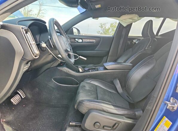 YV4162UM4K2094612 2019 VOLVO XC40 Blue Вид салону спереду