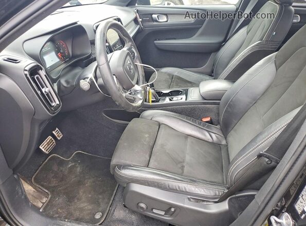 YV4162UM6M2499017 2021 VOLVO XC40 Black წინა სალონის ხედი