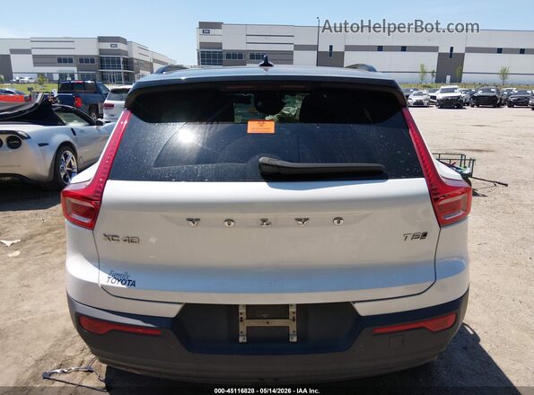 YV4162UM6N2648625 2022 VOLVO XC40 White 