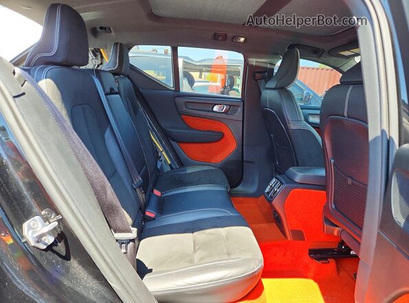 YV4162UM7K2048658 2019 VOLVO XC40 Black Widok wnętrza z tyłu