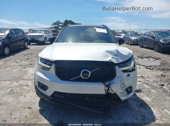 YV4162UM9K2075490 2019 VOLVO XC40 White 