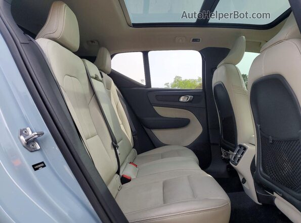 YV4162XZ9K2013255 2019 VOLVO XC40 Blue Widok wnętrza z tyłu