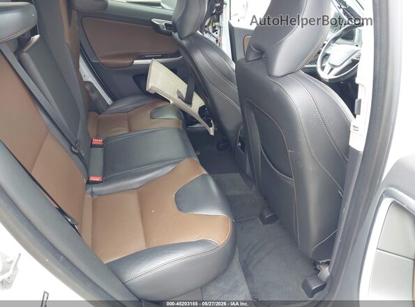 YV440MDR7H2225269 2017 VOLVO XC60 White Widok naklejki z numerem VIN