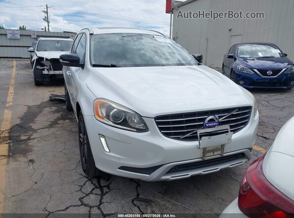YV440MDR7H2225269 2017 VOLVO XC60 White Widok wnętrza z tyłu