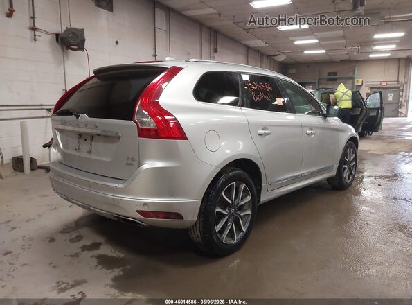 YV449MRRXH2000729 2017 VOLVO XC60 Silver 