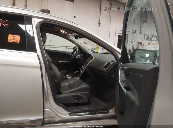 YV449MRRXH2000729 2017 VOLVO XC60 Silver 