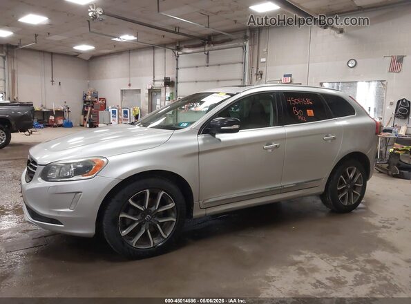 YV449MRRXH2000729 2017 VOLVO XC60 Silver 