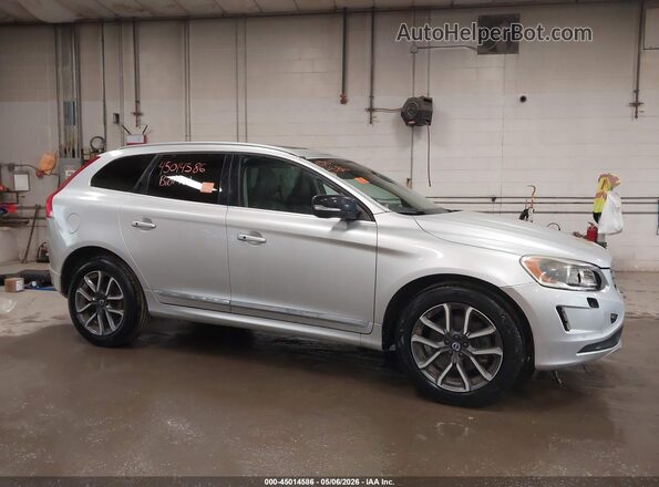 YV449MRRXH2000729 2017 VOLVO XC60 Silver 